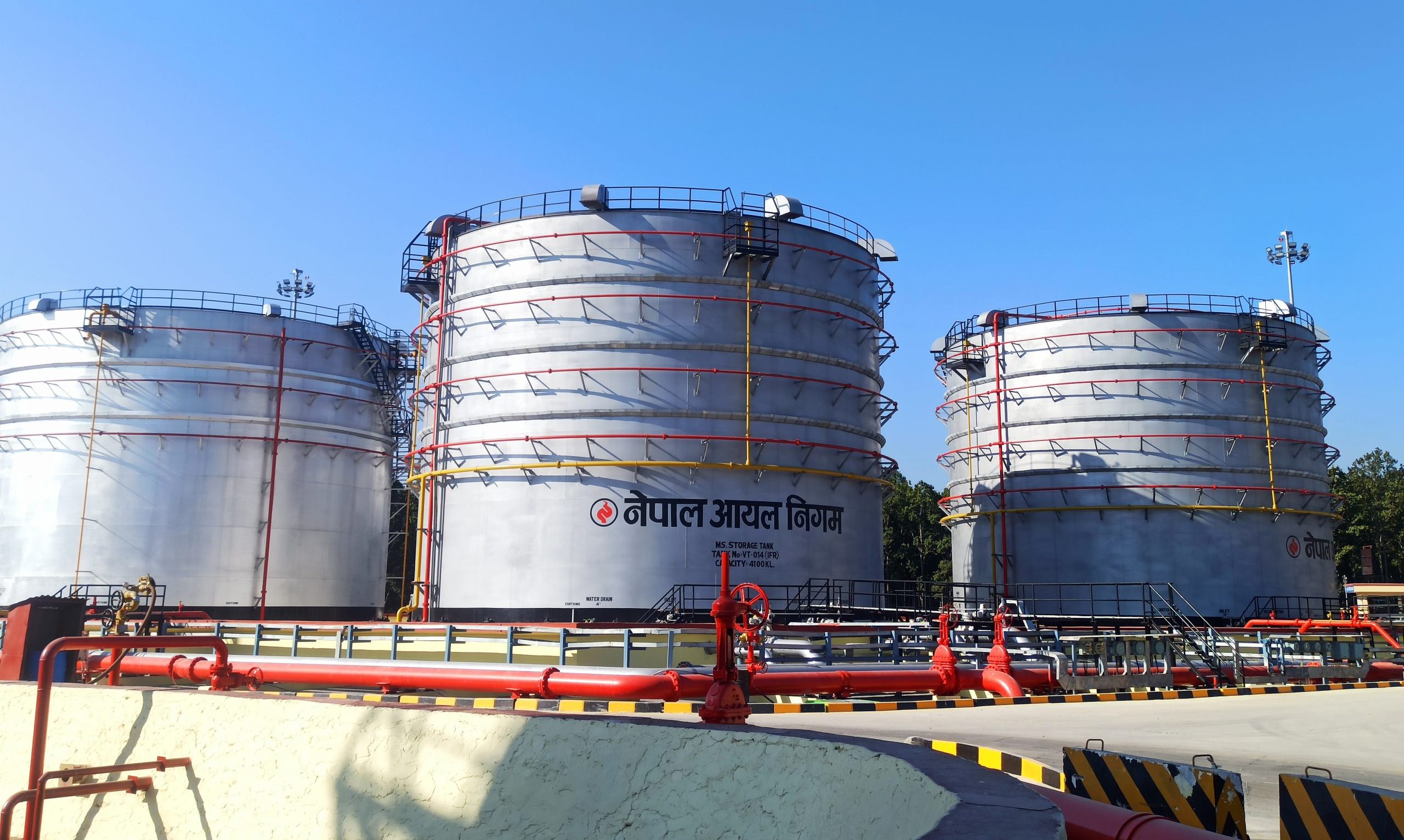 पेट्रोलियम पदार्थ आयात निरन्तर उकालो